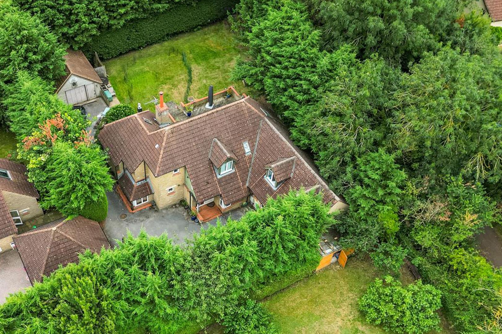 6 bed property in Warmington Gardens, Milton Keynes
